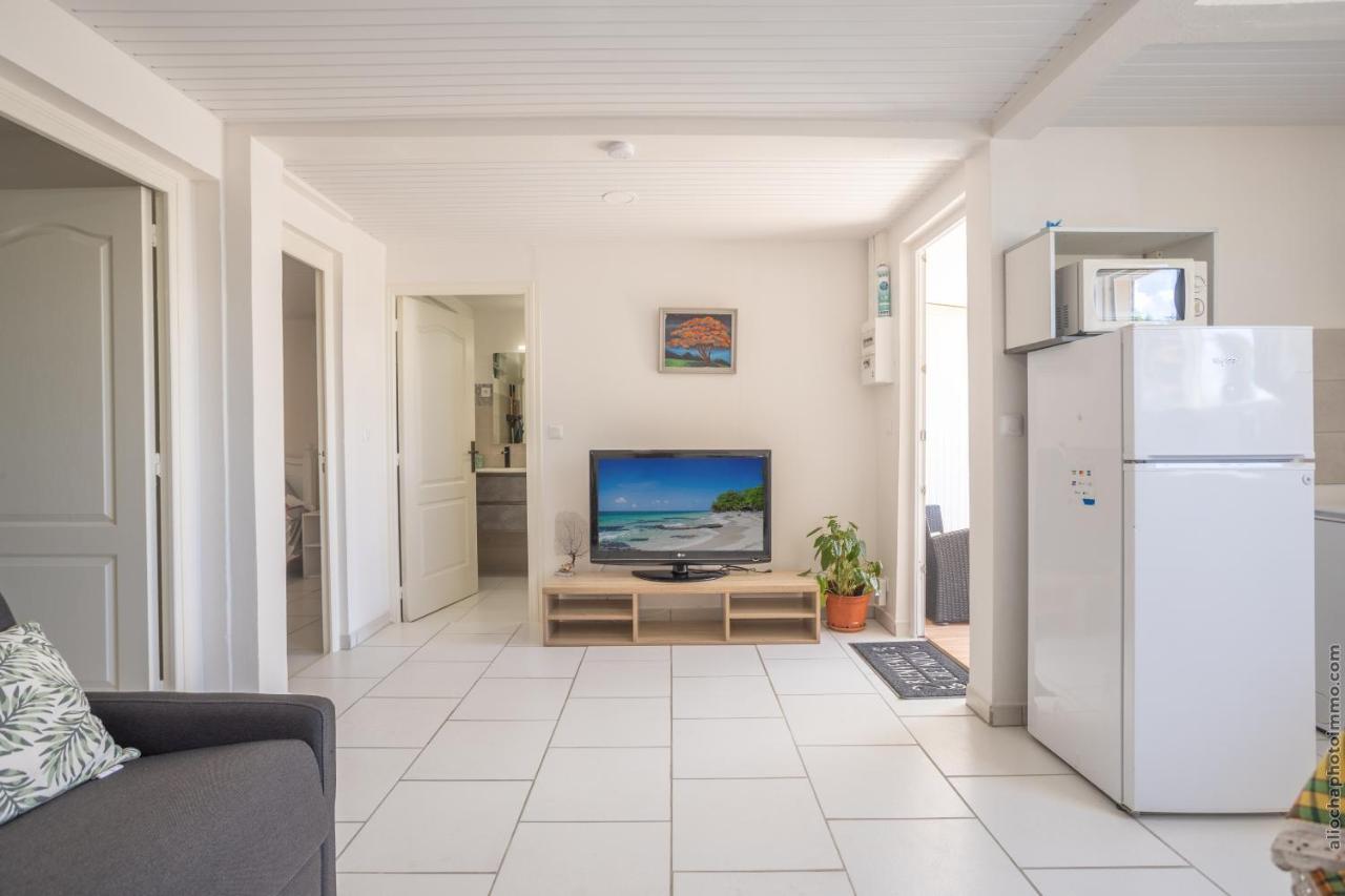 Alpinia - Appt Avec Piscine Partagee Apartment Saint-Pierre Bagian luar foto