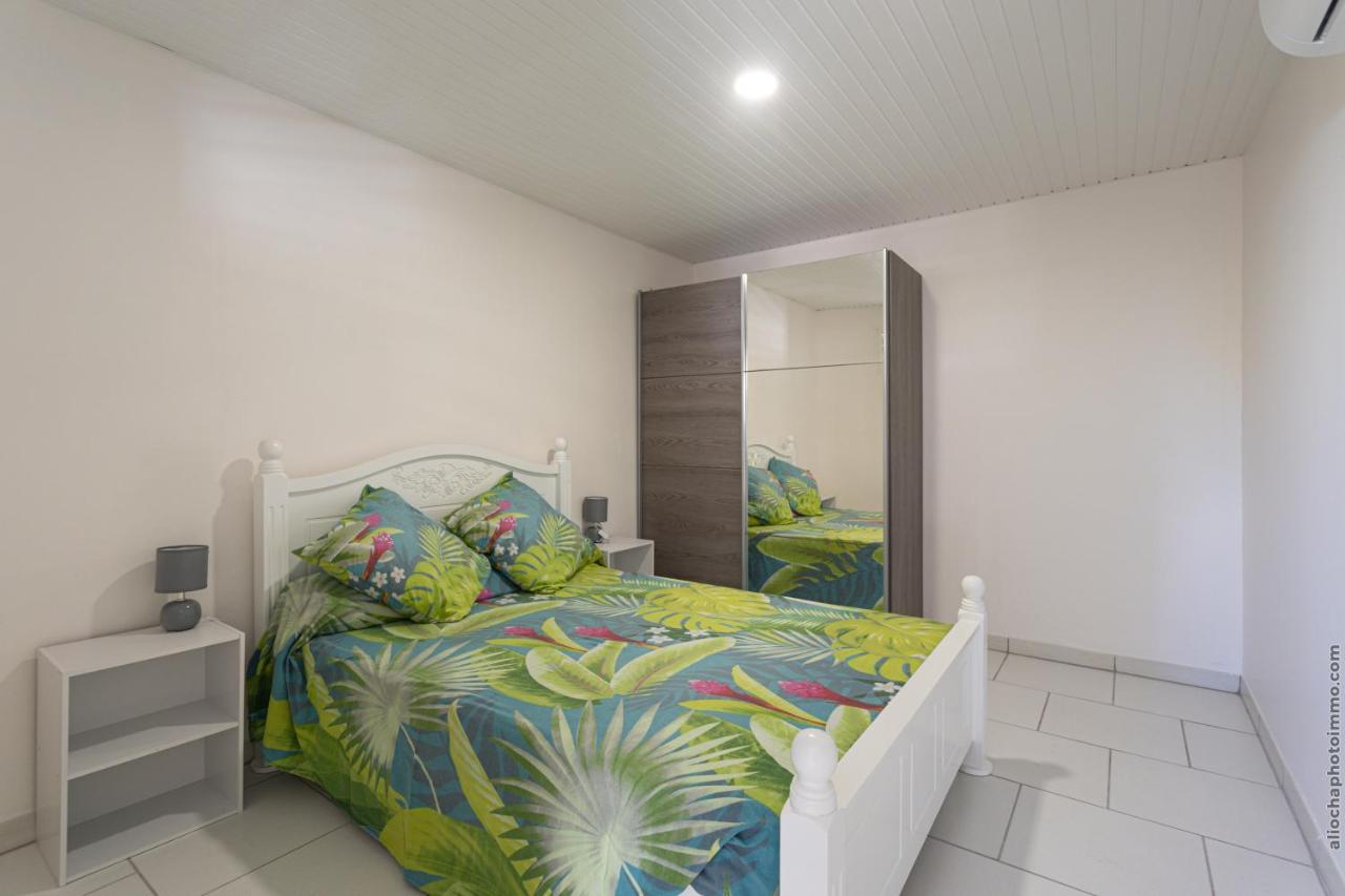 Alpinia - Appt Avec Piscine Partagee Apartment Saint-Pierre Bagian luar foto